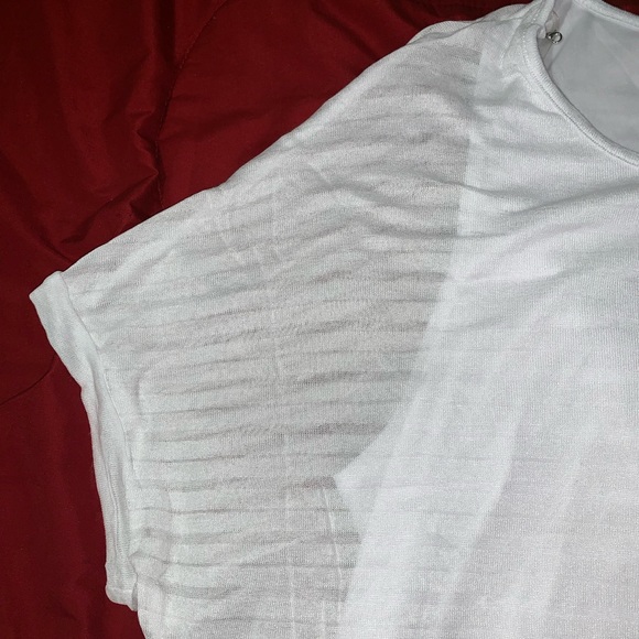 White top - Picture 2 of 3